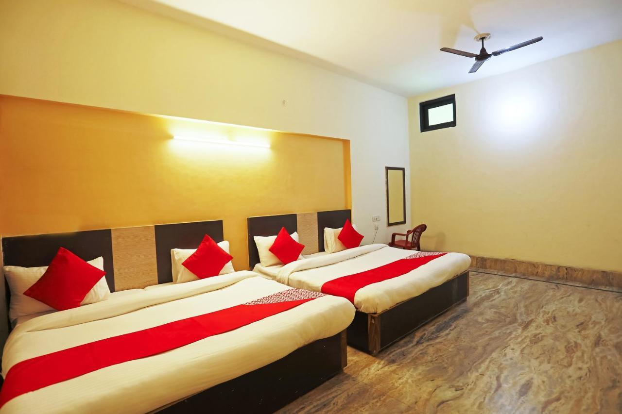 Oyo 30240 Shri Radha Palace Hotel Mathura Exterior photo