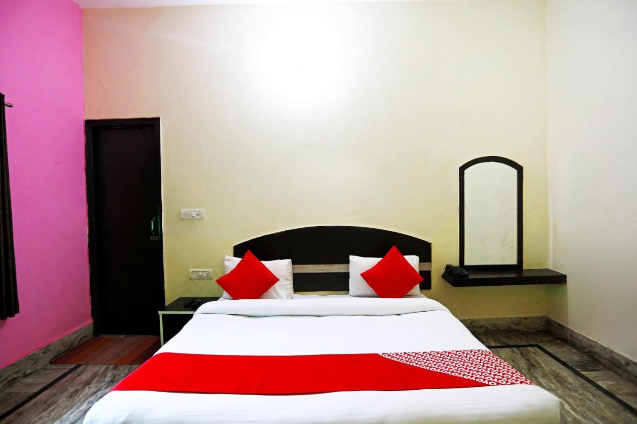 Oyo 30240 Shri Radha Palace Hotel Mathura Exterior photo